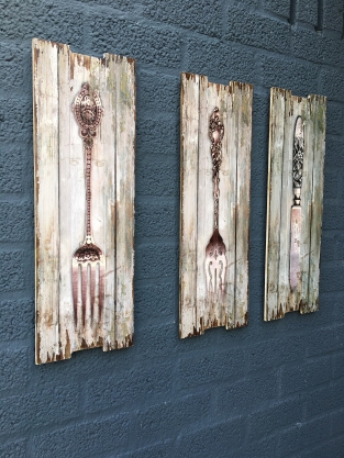 Set van 3 houten design borden met bestek afbeeldingen.